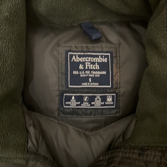 Abercrombie & Fitch Camo Packable Jacket size Small - Picture 2 of 3